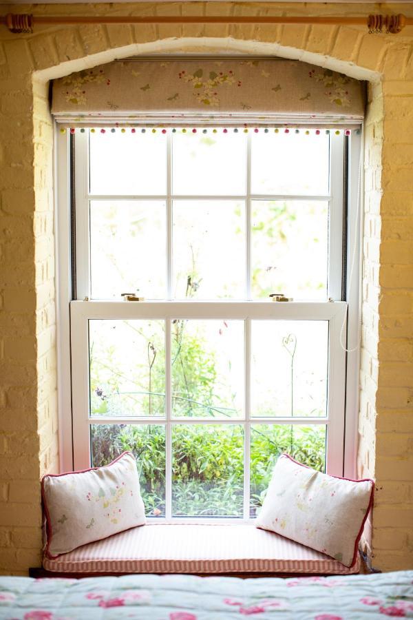 צ'יצ'סטר Cosy Cottage Ground Floor Bedroom Ensuite With Private Entrance מראה חיצוני תמונה